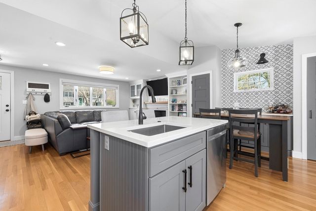 22 Mountain Road, Burlington, MA 01803