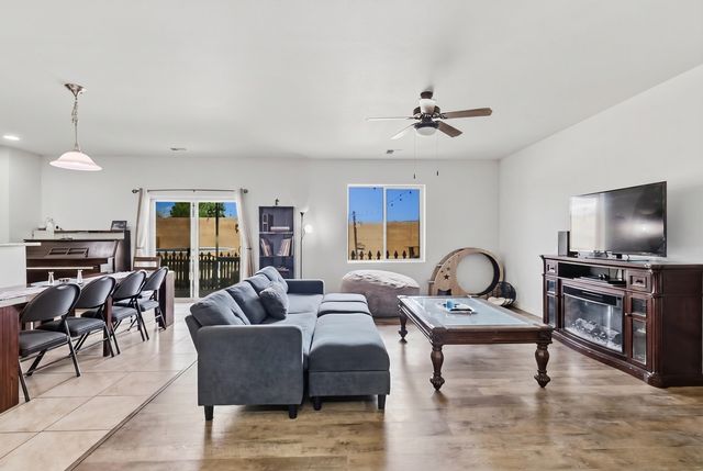 153 El Camino Loop NW, Rio Rancho, NM 87144
