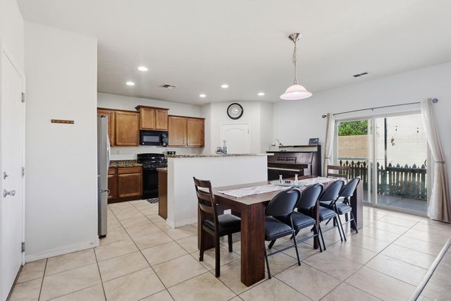 153 El Camino Loop NW, Rio Rancho, NM 87144