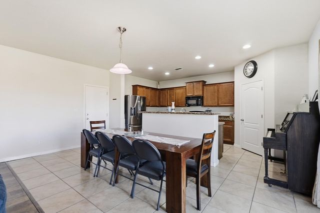 153 El Camino Loop NW, Rio Rancho, NM 87144