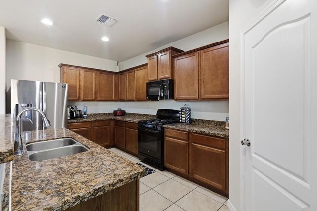 153 El Camino Loop NW, Rio Rancho, NM 87144