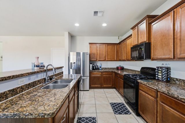 153 El Camino Loop NW, Rio Rancho, NM 87144