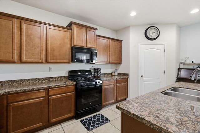153 El Camino Loop NW, Rio Rancho, NM 87144