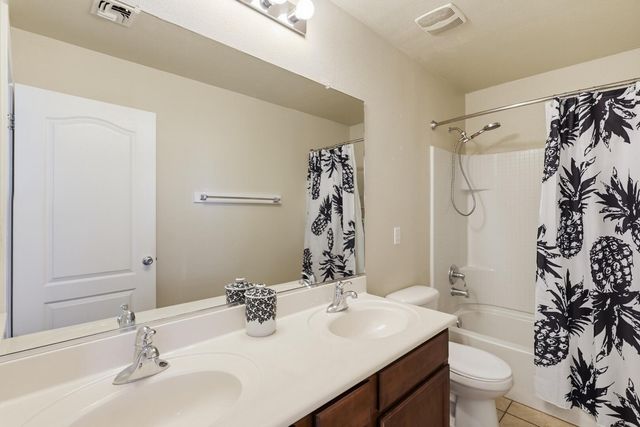 153 El Camino Loop NW, Rio Rancho, NM 87144