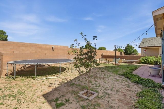 153 El Camino Loop NW, Rio Rancho, NM 87144