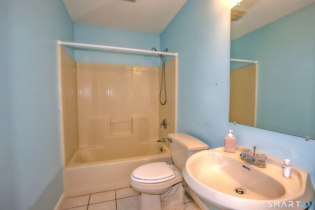 26 Hillside Farms Drive 26, East Windsor, CT 06016