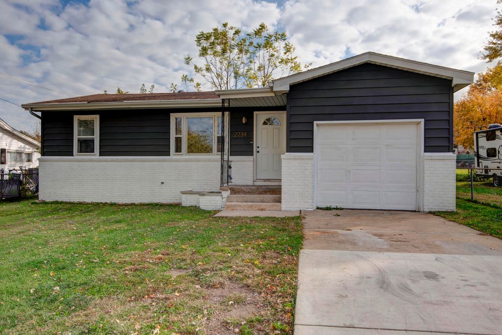 2234 North Fay Avenue, Springfield, MO 65803