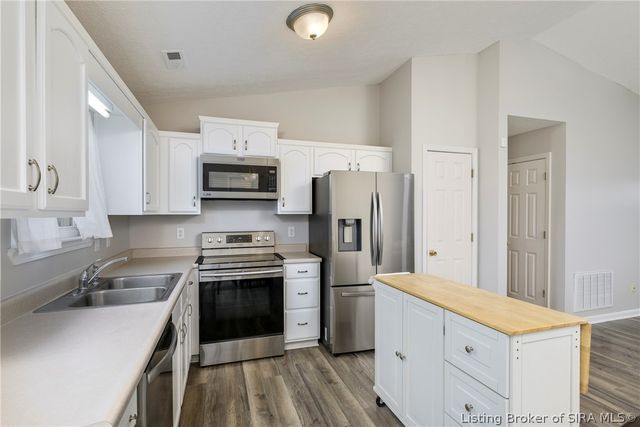 1103 Stonelilly Drive, Jeffersonville, IN 47130