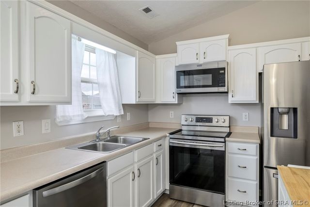 1103 Stonelilly Drive, Jeffersonville, IN 47130