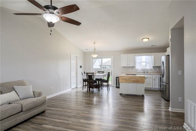 1103 Stonelilly Drive, Jeffersonville, IN 47130