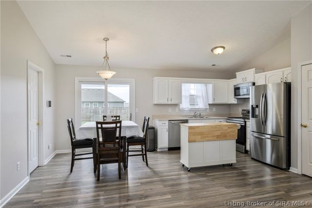 1103 Stonelilly Drive, Jeffersonville, IN 47130