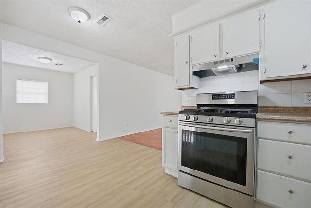 2117 Queensbury Road, Moore, OK 73160