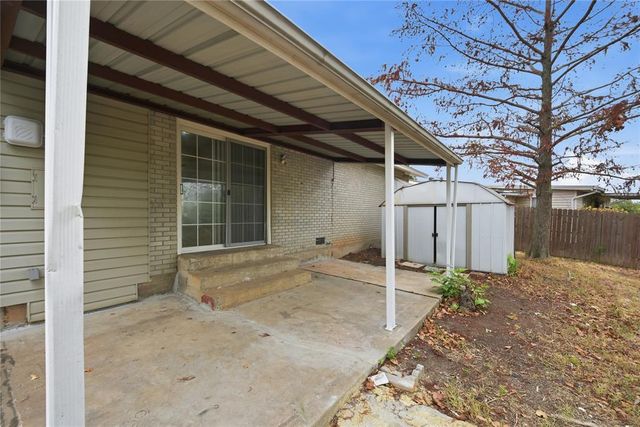 2117 Queensbury Road, Moore, OK 73160
