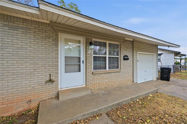 2117 Queensbury Road, Moore, OK 73160
