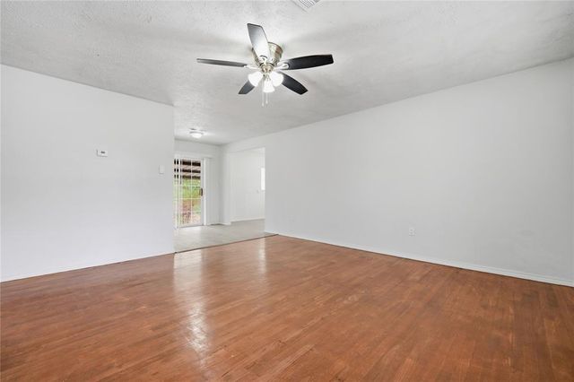 2117 Queensbury Road, Moore, OK 73160