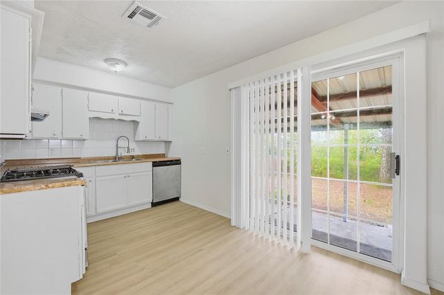 2117 Queensbury Road, Moore, OK 73160