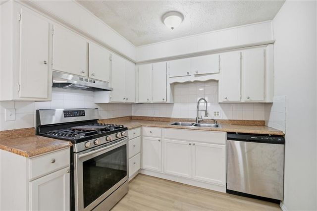 2117 Queensbury Road, Moore, OK 73160