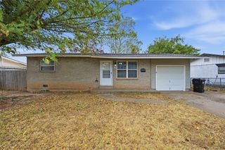 2117 Queensbury Road, Moore, OK 73160