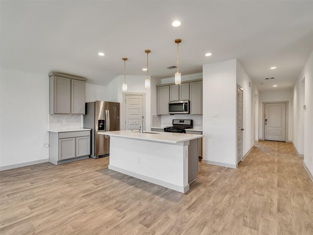 818 Betsy Hill Drive, Rosharon, TX 77583