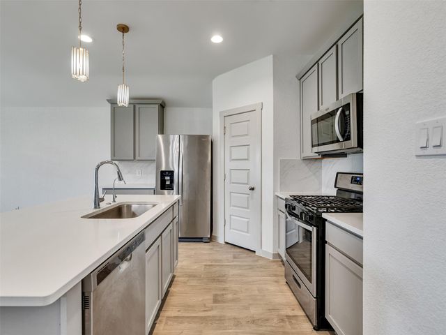818 Betsy Hill Drive, Rosharon, TX 77583