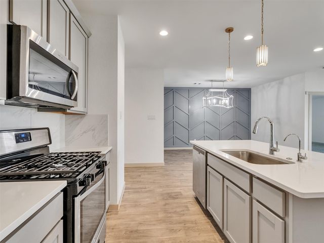 818 Betsy Hill Drive, Rosharon, TX 77583