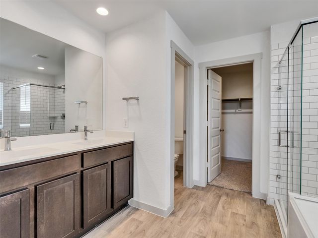 818 Betsy Hill Drive, Rosharon, TX 77583