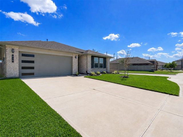 818 Betsy Hill Drive, Rosharon, TX 77583
