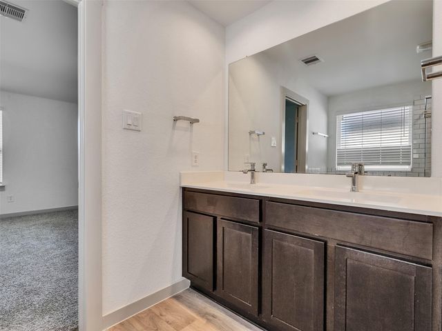818 Betsy Hill Drive, Rosharon, TX 77583