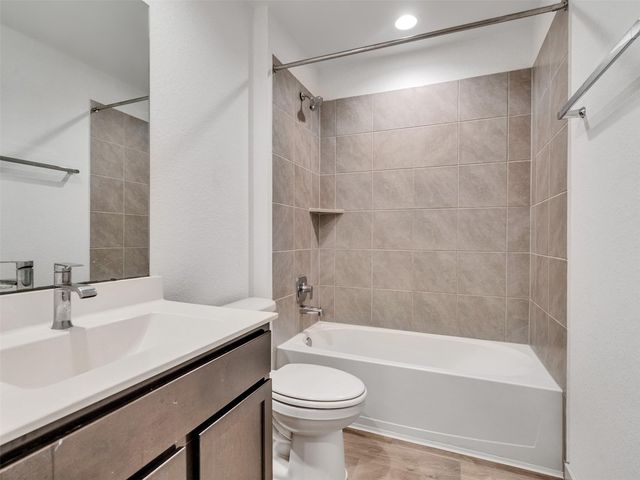 818 Betsy Hill Drive, Rosharon, TX 77583