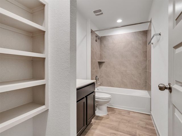 818 Betsy Hill Drive, Rosharon, TX 77583