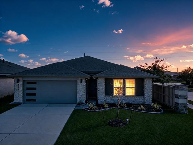 818 Betsy Hill Drive, Rosharon, TX 77583