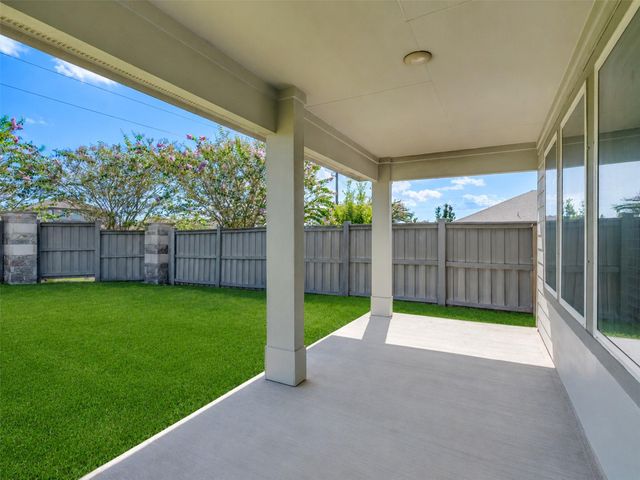 818 Betsy Hill Drive, Rosharon, TX 77583