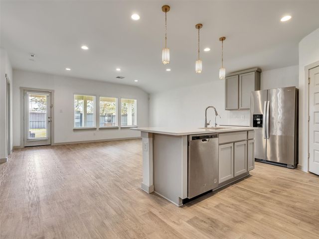 818 Betsy Hill Drive, Rosharon, TX 77583