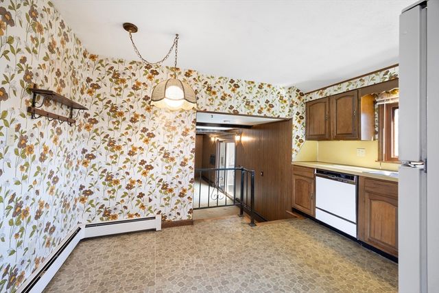 181 Eastwood Dr, Westfield, MA 01085