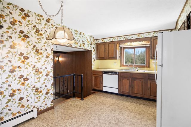 181 Eastwood Dr, Westfield, MA 01085