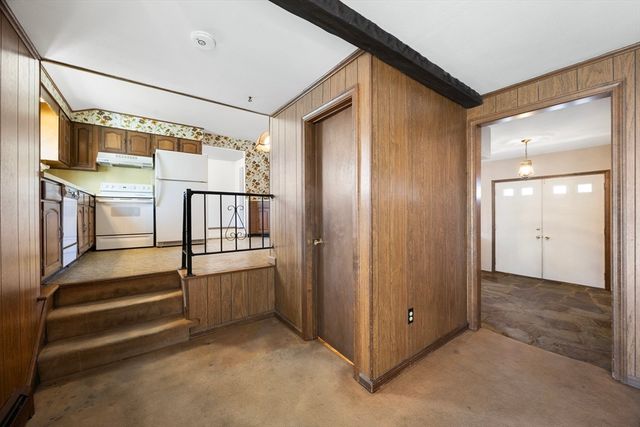 181 Eastwood Dr, Westfield, MA 01085