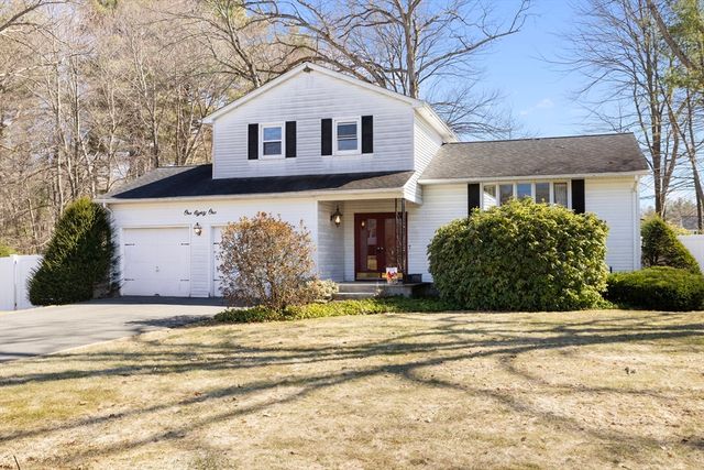 181 Eastwood Dr, Westfield, MA 01085