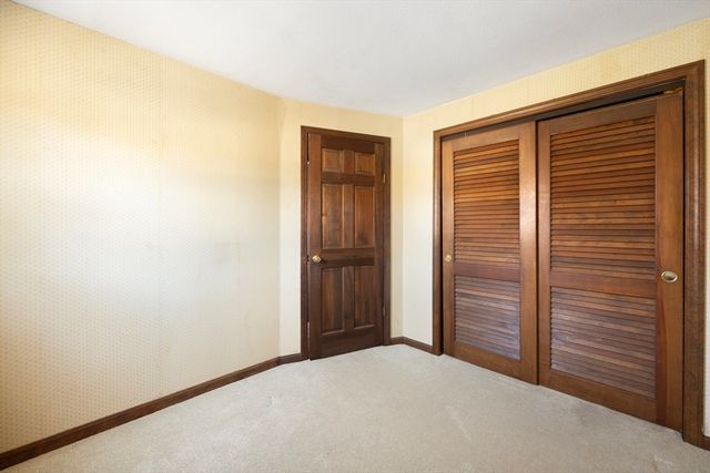 181 Eastwood Dr, Westfield, MA 01085