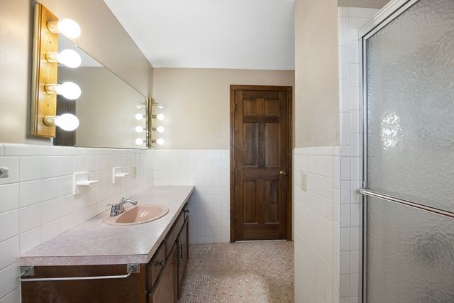 181 Eastwood Dr, Westfield, MA 01085