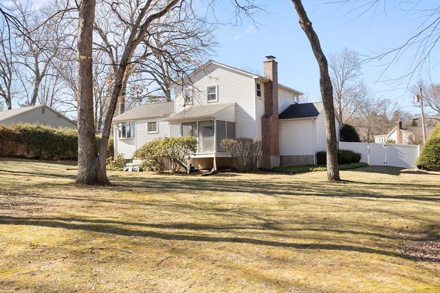 181 Eastwood Dr, Westfield, MA 01085