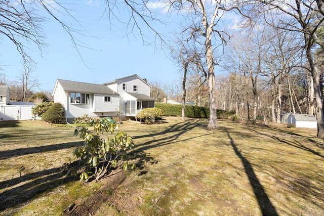 181 Eastwood Dr, Westfield, MA 01085