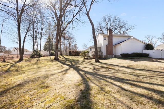 181 Eastwood Dr, Westfield, MA 01085