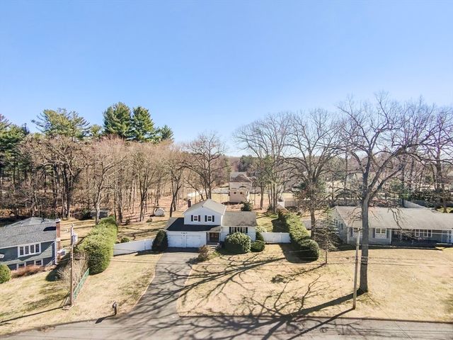 181 Eastwood Dr, Westfield, MA 01085