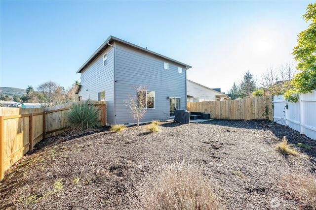 109 Hill Drive, Cathlamet, WA 98612