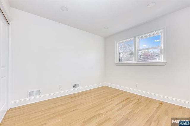 27 Merritt Avenue, Bergenfield, NJ 07621