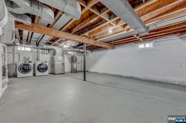 27 Merritt Avenue, Bergenfield, NJ 07621