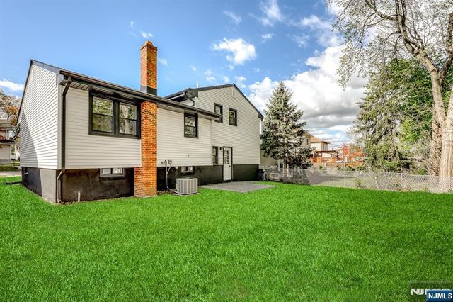 27 Merritt Avenue, Bergenfield, NJ 07621