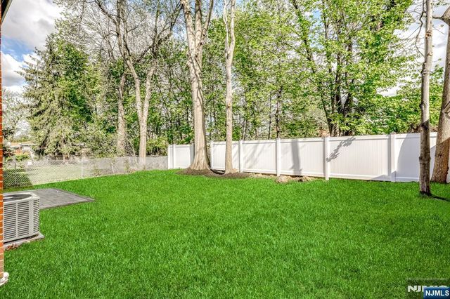 27 Merritt Avenue, Bergenfield, NJ 07621