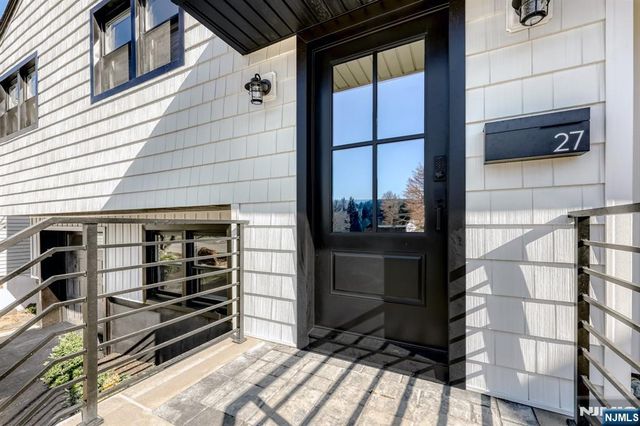 27 Merritt Avenue, Bergenfield, NJ 07621