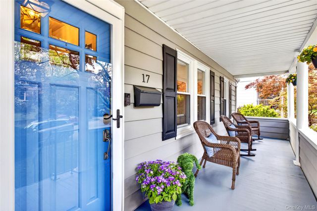 17 Neulist Avenue, Port Washington, NY 11050